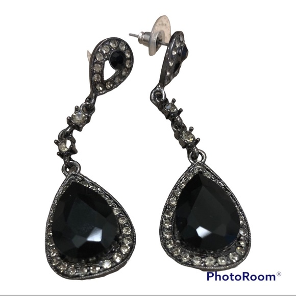 Black Earrings - Picture 1 of 3